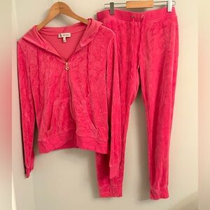 2000s Juicy Couture Track suit!! 🩷